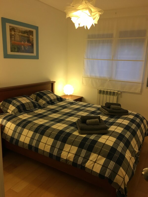 1 bedroom, iron/ironing board, internet, bed sheets
