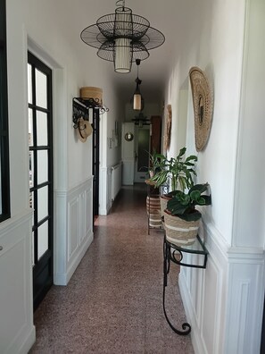Interior - Apartment in villa in residential and quiet area, near the beach, center city and shops., (Ciboure)
