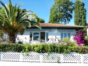 Exterior - Apartment in villa in residential and quiet area, near the beach, center city and shops., (Ciboure)