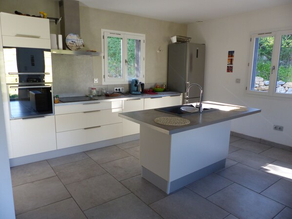 Oven, stovetop, dishwasher, coffee/tea maker