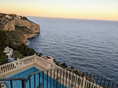 Xabia, Balcon al Mar Splendide Vue Mer! Piscine, jardin arboré, wifi, près plage