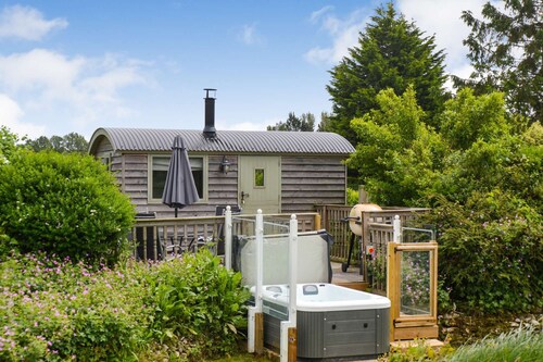 Beautiful Glamping Hut in stunning rural location with Exclusive Hot Tub