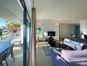 Smart TV, DVD player