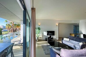 Smart TV, DVD player