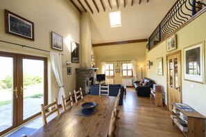 Interior - Peaceful location,Superb sea views,on the 'Wild Atlantic Way'! ...With internet. (Annagry)