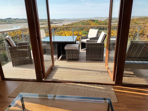 Peaceful location,Superb sea views,on the 'Wild Atlantic Way'! ...With internet.