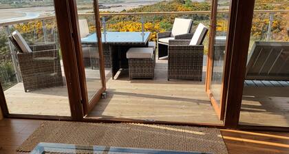 Peaceful location,Superb sea views,on the 'Wild Atlantic Way'! ...With internet.