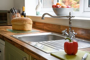Fridge, microwave, oven, stovetop - Tan Y Graig, Rhyd-Ddu, Snowdonia (Rhyd-Ddu)