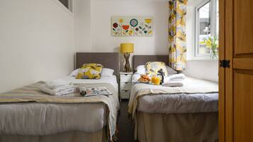 2 bedrooms, iron/ironing board, travel cot, free WiFi