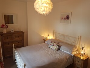 2 bedrooms, iron/ironing board, travel cot, free WiFi