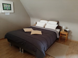 2 chambres, fer et planche à repasser, Wi-Fi gratuit, draps fournis
