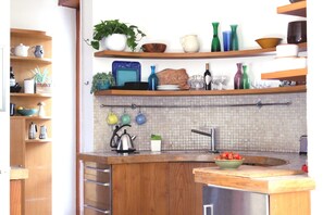 Fridge, microwave, oven, stovetop - Spacious villa with private pool Rome 20 minutes away overlooking national park (Formello)