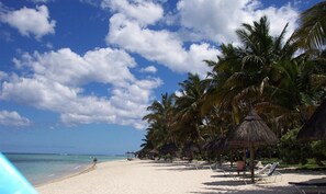 Beach nearby, sun loungers, beach towels