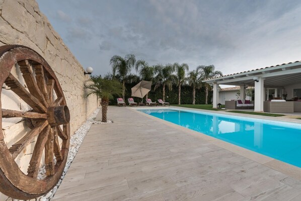 Et oppvarmet basseng