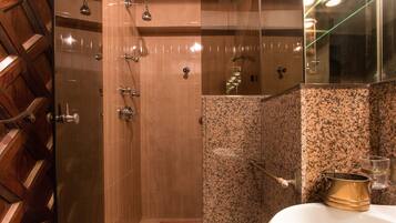 Badewanne, Haartrockner, Bidet, Handtücher
