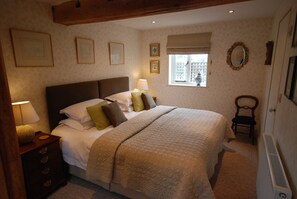 2 عدّة غرف نوم ومكواة/لوح كي وواي فاي مجانًا وملاءات أسرّة