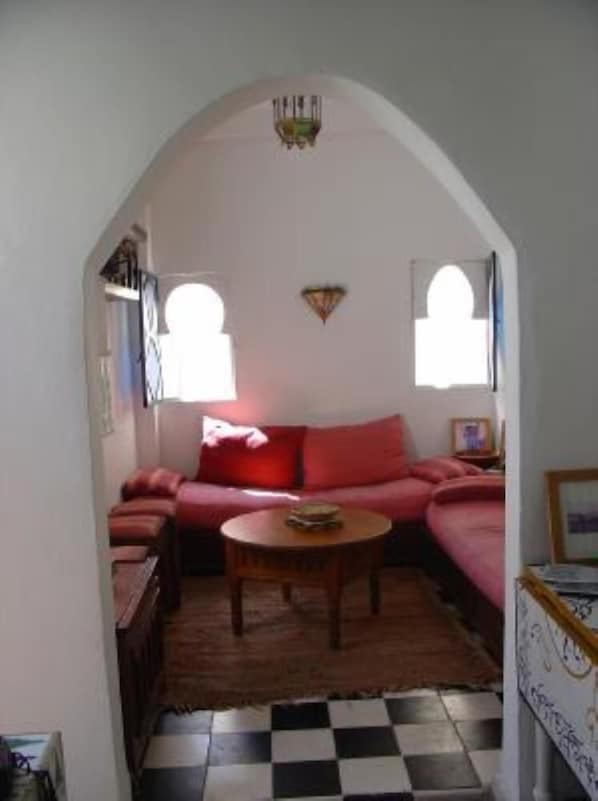 المنشأة من الداخل