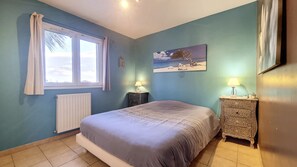 4 bedrooms, iron/ironing board, free WiFi, wheelchair access - Standing building, swimming pool, 5 minutes from the sea. (La Palme)