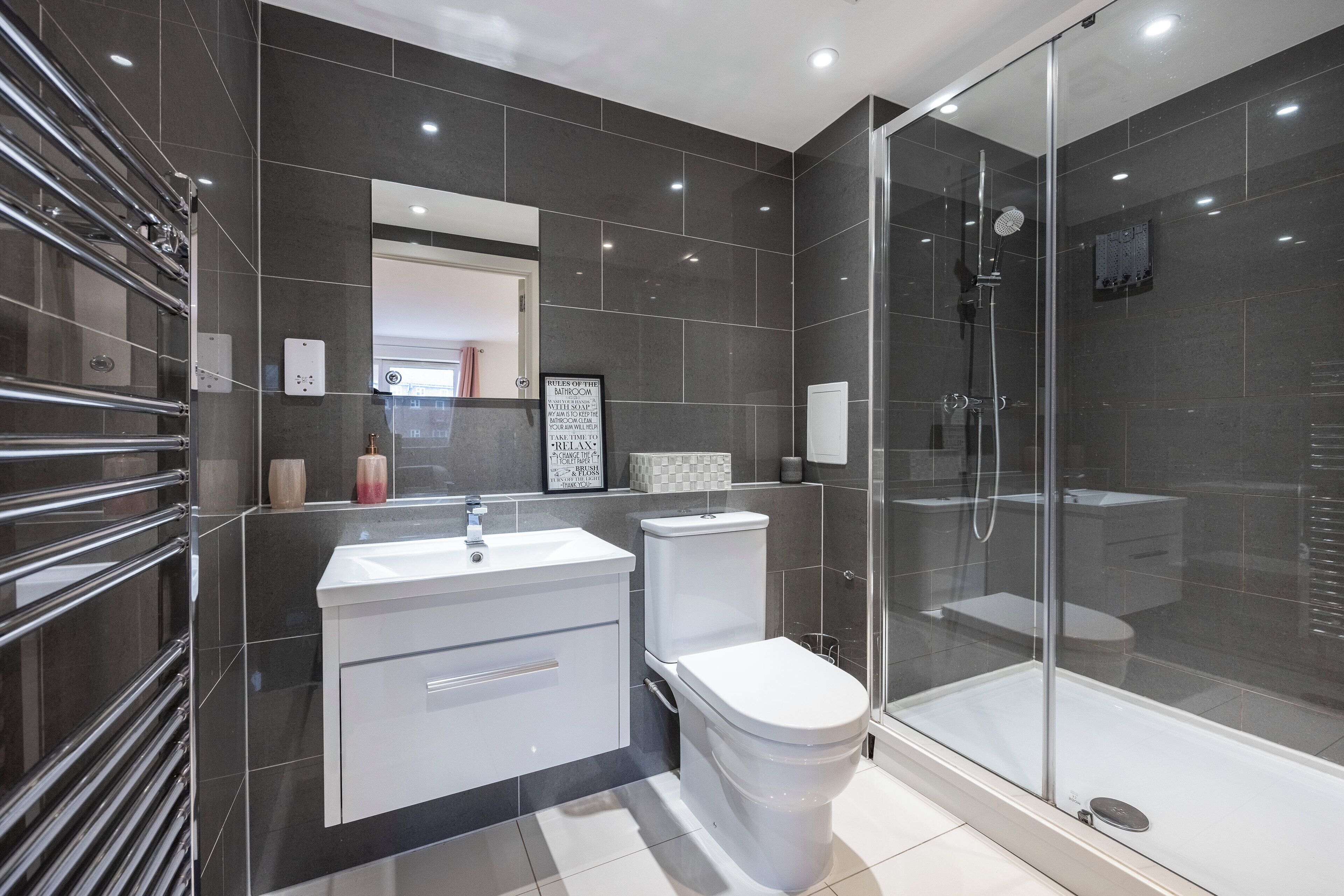 Combined shower/bathtub, hair dryer, towels, toilet paper