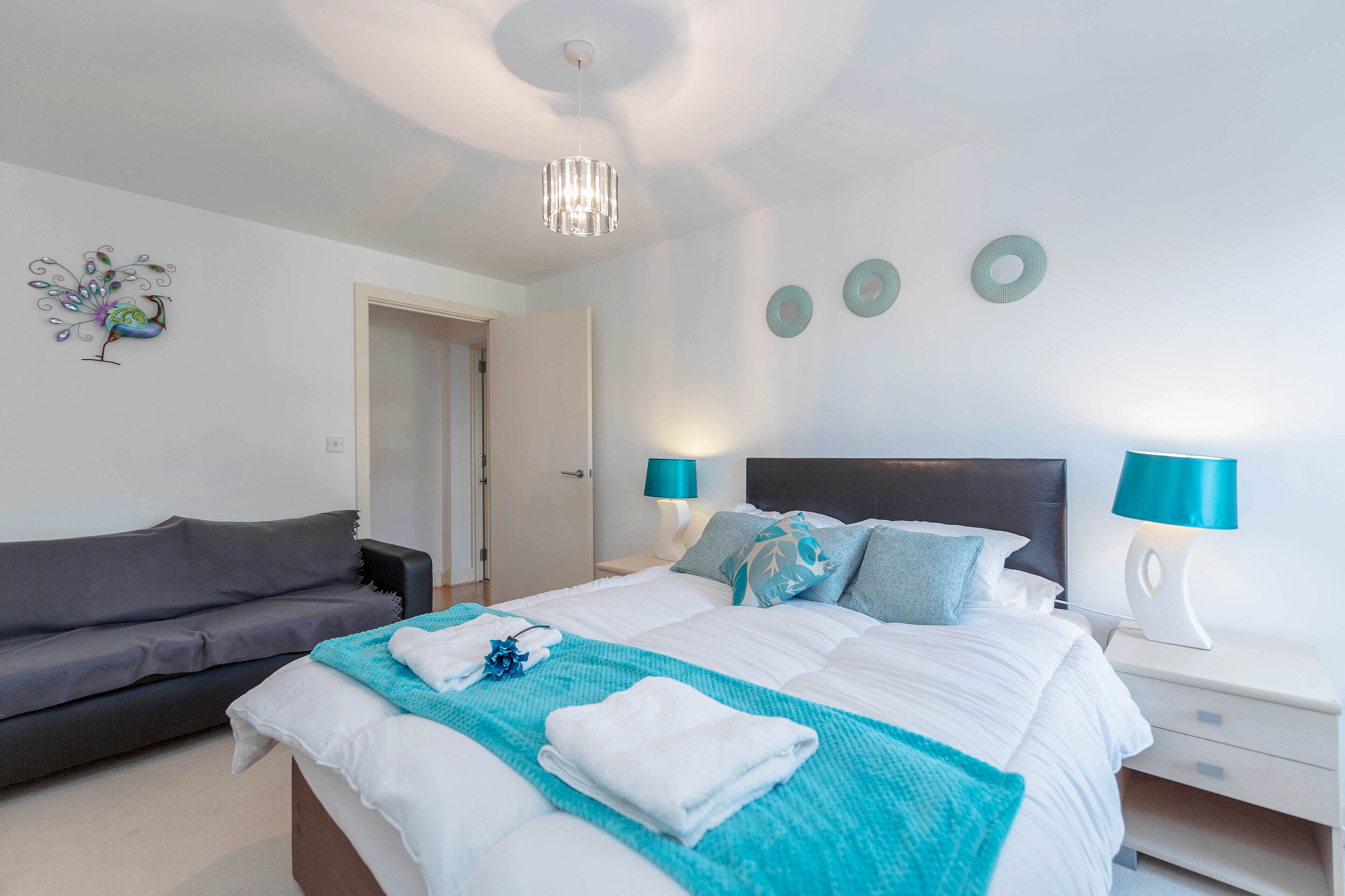 3 bedrooms, iron/ironing board, WiFi, bed sheets