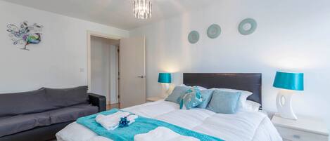 3 bedrooms, iron/ironing board, WiFi, bed sheets