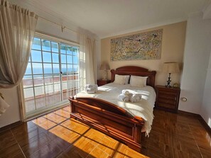 4 habitaciones, tabla de planchar con plancha y cuna de viaje 