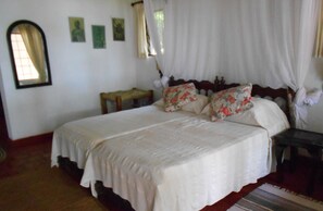 4 Schlafzimmer, Zimmersafe, Bügeleisen/Bügelbrett, Internetzugang
