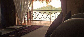 Villa familiale spacieuse et confortable avec une vue imprenable sur la mer depuis un balcon privé