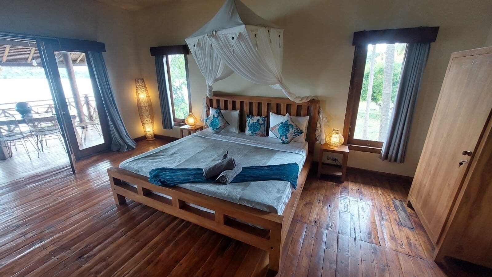 3 bedrooms, in-room safe, desk, free WiFi