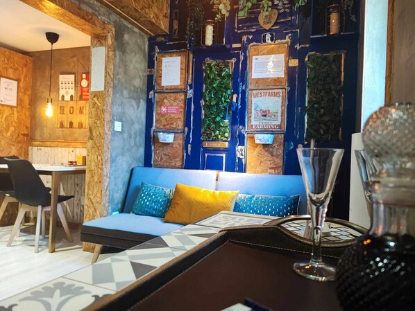 Dining - Ruby Charm Houses 6 63367/AL (Porto)