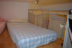 1 chambre, fer et planche à repasser, Wi-Fi gratuit, draps fournis