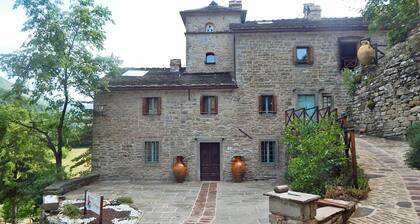Giglio: alojamiento en una antigua granja del siglo XVIII en el valle del río Santerno