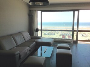 Interior - Apartment facing the sea 3 bedrooms garage <br>Rental from Sat16h to Sat11h (De panne)