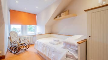2 bedrooms, desk, iron/ironing board, free WiFi