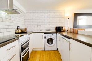 Fridge, microwave, cookware/dishes/utensils, freezer - Polden Cottage Beautiful retreat near Cheddar and Glastonbury (Burtle)