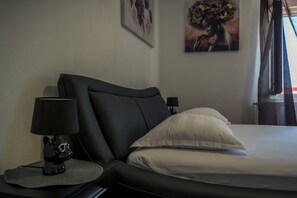 6 chambres, bureau, fer et planche à repasser, accès au Wi-Fi (inclus)