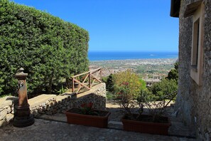 Property grounds - BEAUTIFUL VILLA with SWIMMING POOL for EXCLUSIVE use, relax a few km from the sea! (Carini)