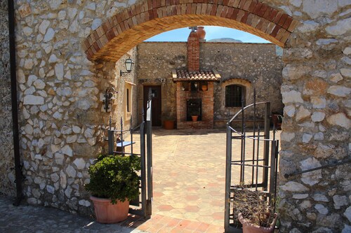 SCHÖNE VILLA MIT SCHWIMMBAD FÜR EXKLUSIVE NUTZUNG, ERHOLEN SIE SICH EINIGE KM VOM MEER ENTFERNT!