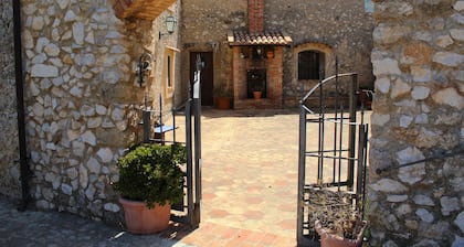 BEAUTIFUL VILLA with SWIMMING POOL for EXCLUSIVE use, relax a few km from the sea!