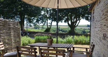 Raleigh Barn - Detached Grade II Listed in a rural setting, two ensuite bedrooms