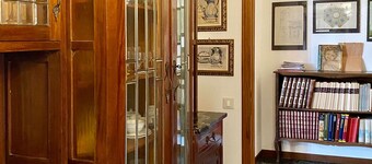 In the centre of Bologna with prestigious furniture and antique pieces of art