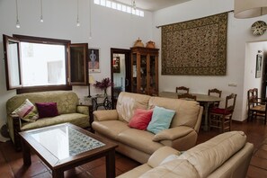 Smart TV, fireplace, DVD player, video library