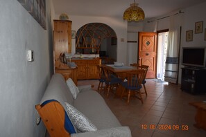 TV - spacious detached house, ideal for holidays in san pantaleo (san pantaleo)