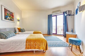 2 chambres, coffres-forts dans les chambres, fer et planche Ă repasser