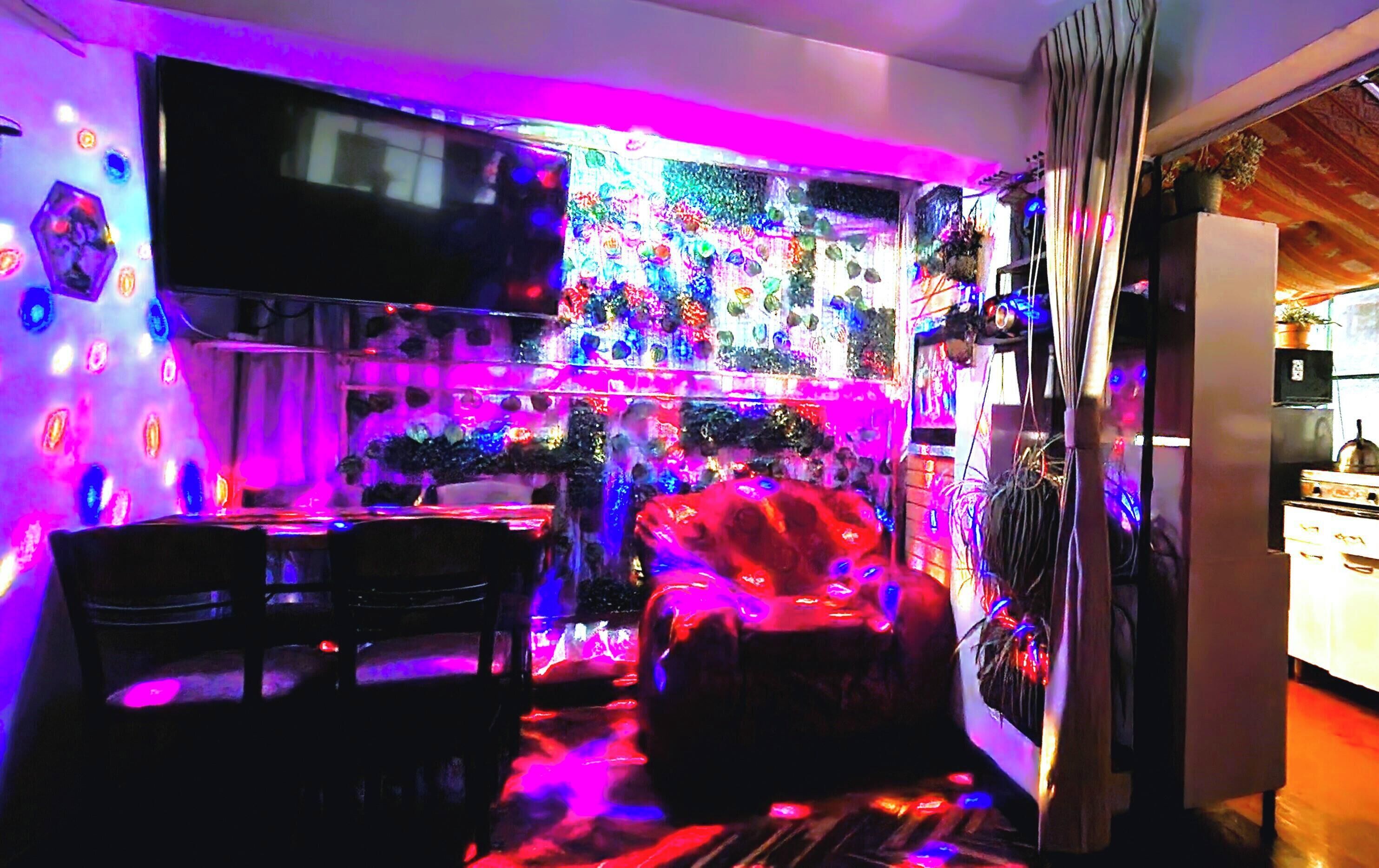 Smart TV, reproductor de DVD, libros y biblioteca musical 