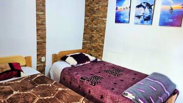 5 habitaciones, tabla de planchar con plancha, wifi y ropa de cama
