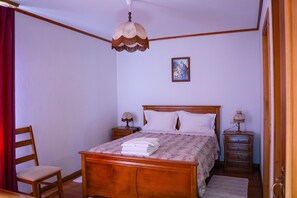 2 habitaciones, tabla de planchar con plancha y cuna de viaje 