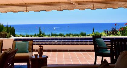 HOUSE IN FIRST LINE OF SEA 2 MINUTES BEACH WALKING