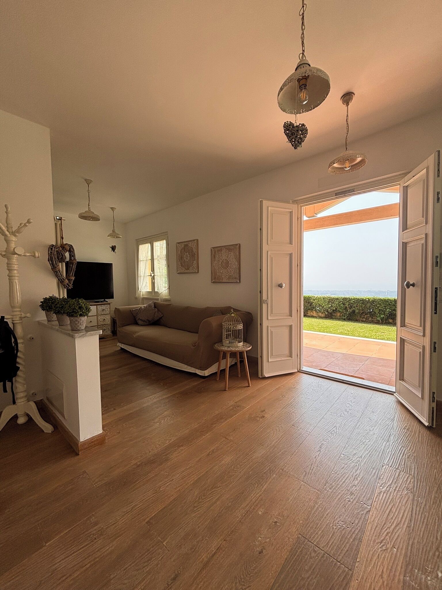 Smart-TV, Bücher, Arbeitsbereiche