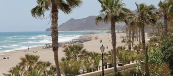 Beautiful 3 Bedroom Detached Villa with Private Pool & Jacuzzi, Wifi,  TV, BBQ, 